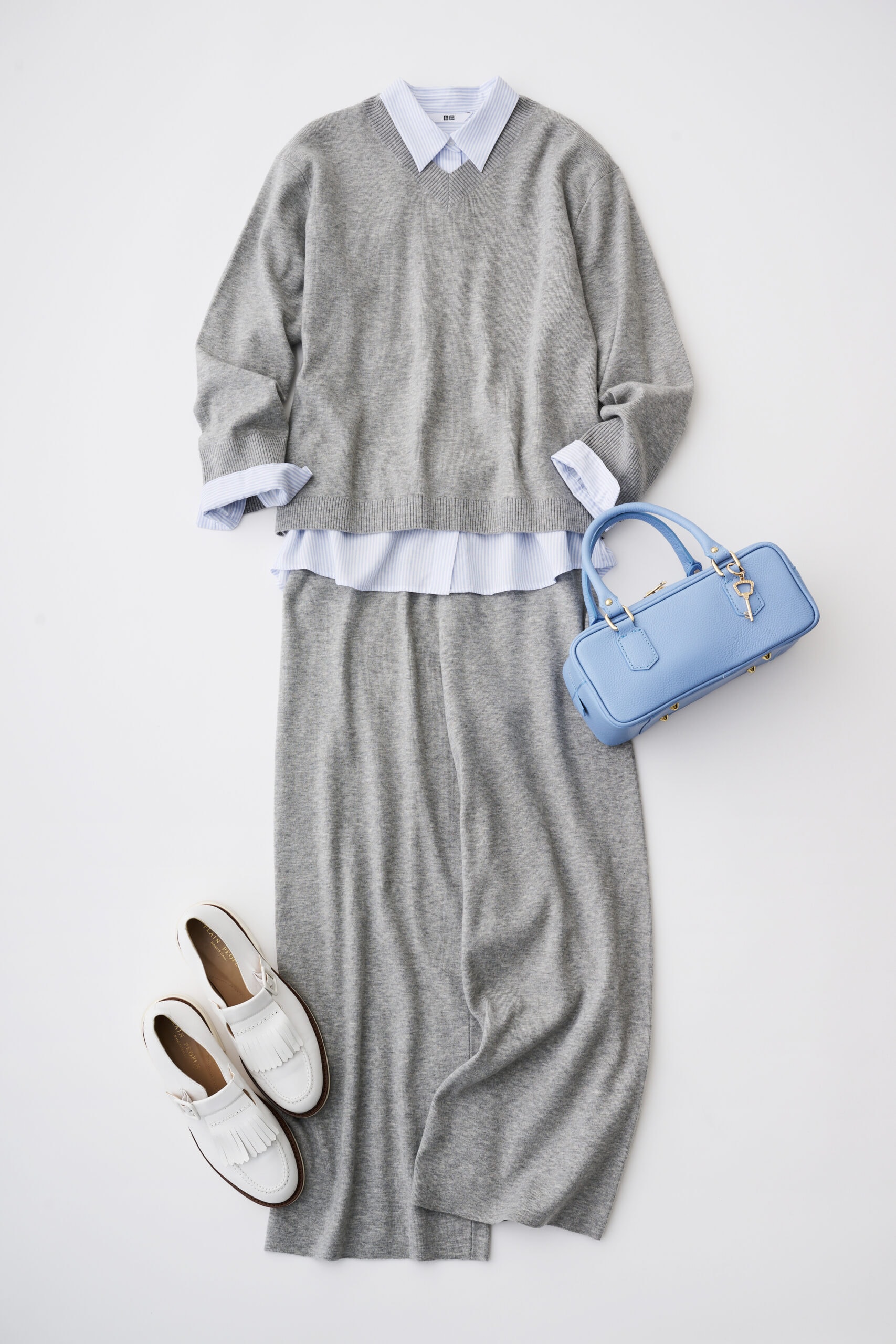 ユニクロ ウォッシャブルニットVネックセーター　￥2,990 ウォッシャブルニットパンツ　￥2,990