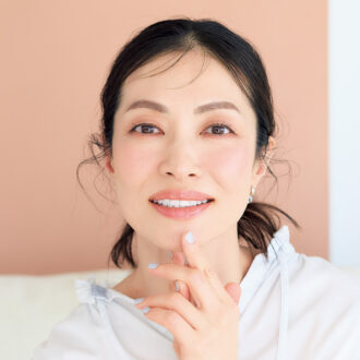 滝汗に負けない【50代のメイク術】！ 
鉄壁のベースで崩れない顔面づくり
