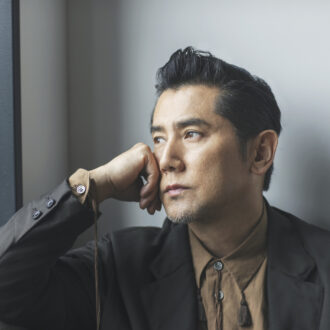 映画『八月の声を運ぶ男』主演・本木雅弘さんが語る、戦争の記憶とこれからの生き方
「『自分ごと』にしなければ真実には決して辿りつけない」