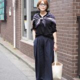 【スナップ】「今日のコーデ、シンプルすぎ?」と思ったら“スカーフ”の出番!