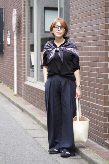 【スナップ】「今日のコーデ、シンプルすぎ？」と思ったら“スカーフ”の出番！