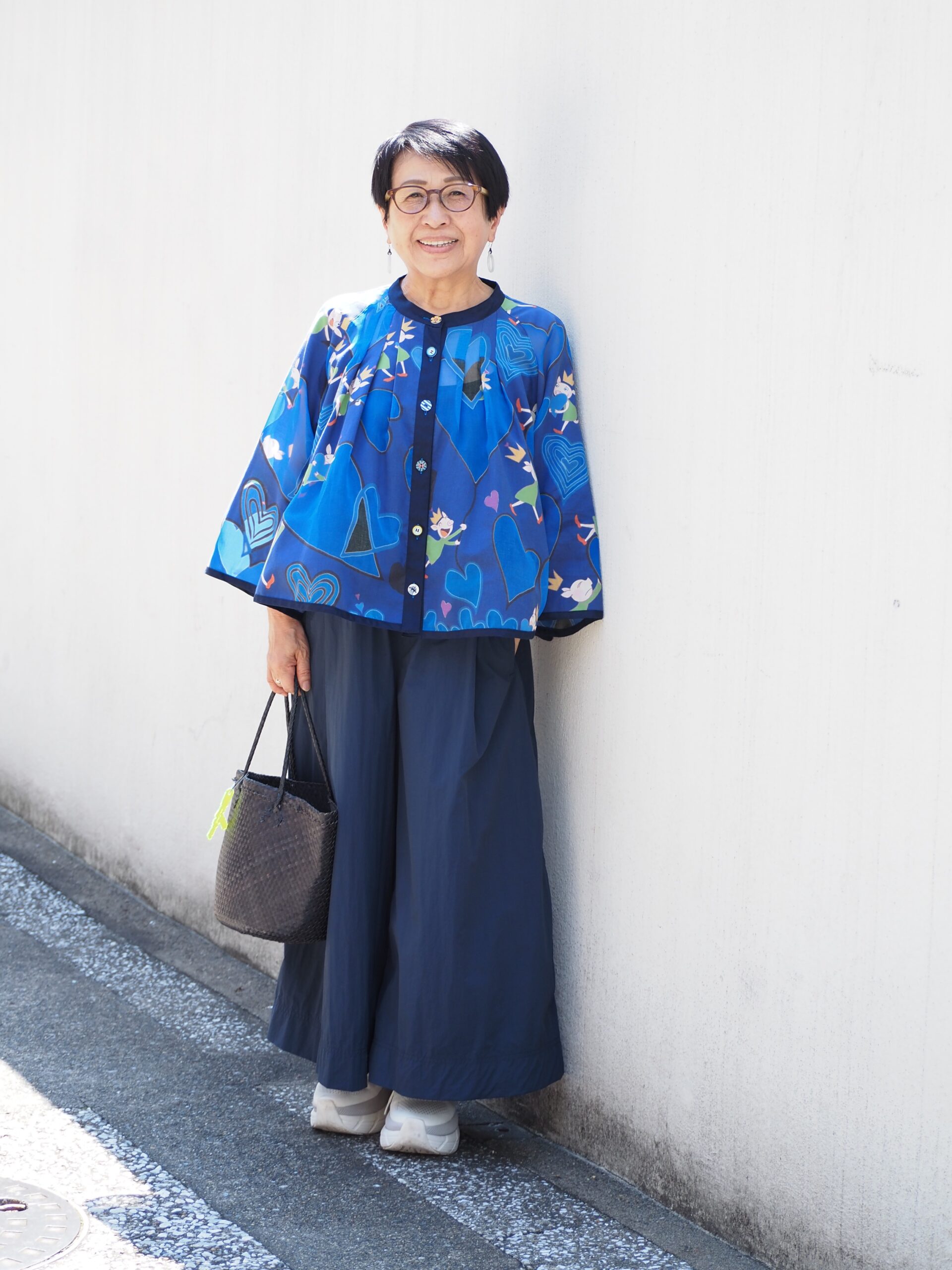 50代の柄シャツコーデ