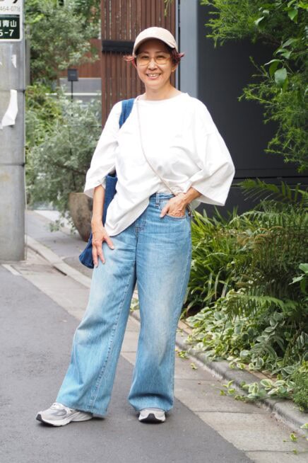 【スナップ】大人のカジュアルはシルエット選びであか抜ける！ 「ザ ロウ」の太めストレートデニムがカギ