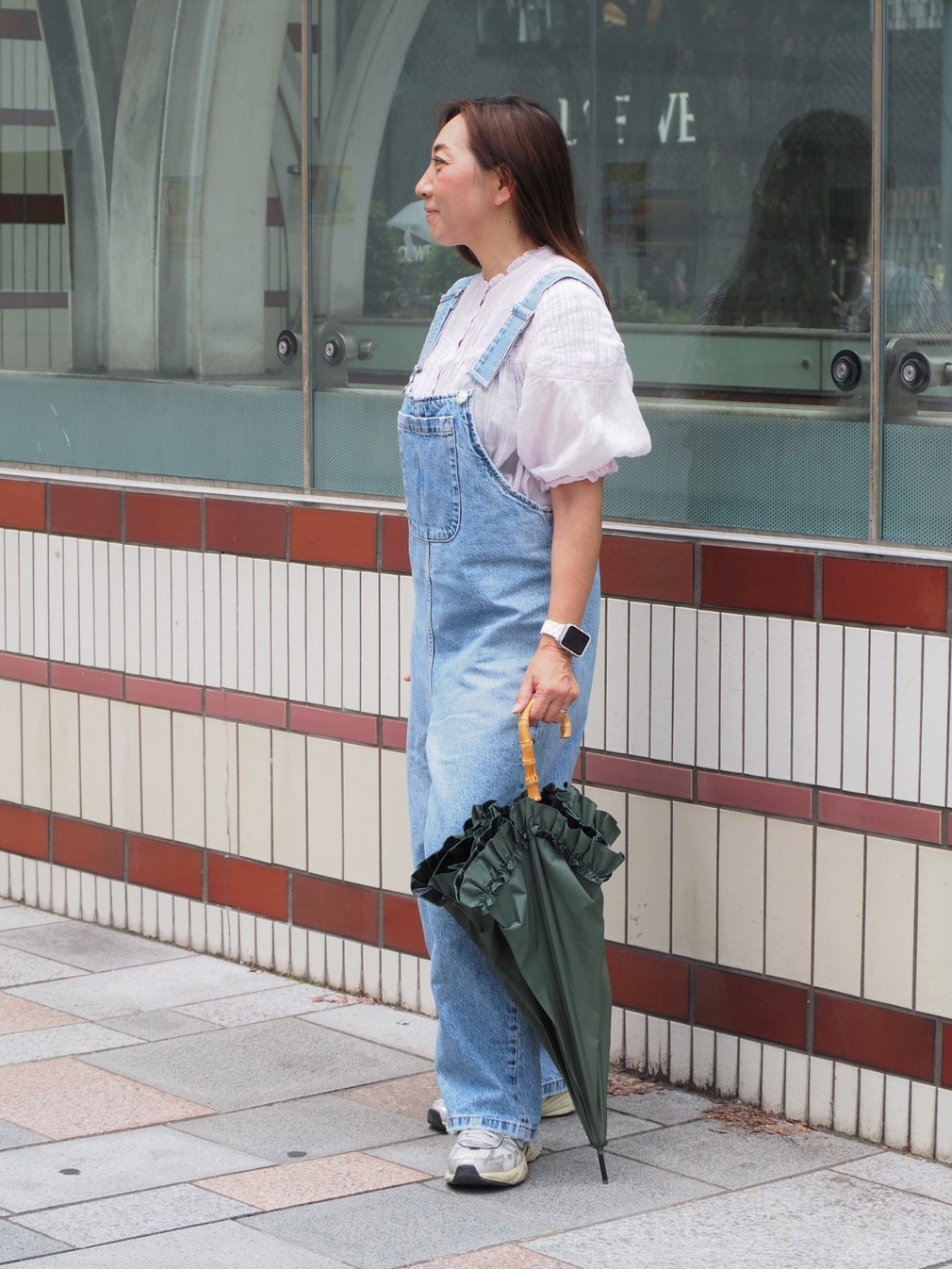 50代のサロペットコーデ