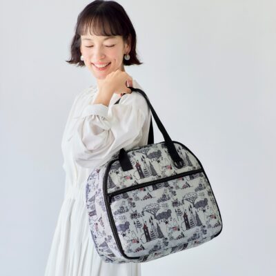 大人のおしゃれ手帖 2026年9月号 付録【MOOMIN
180度ガバッと開閉!大容量ボストンバッグ
】 女性が持ちやすい大きさと持ち手の長さ