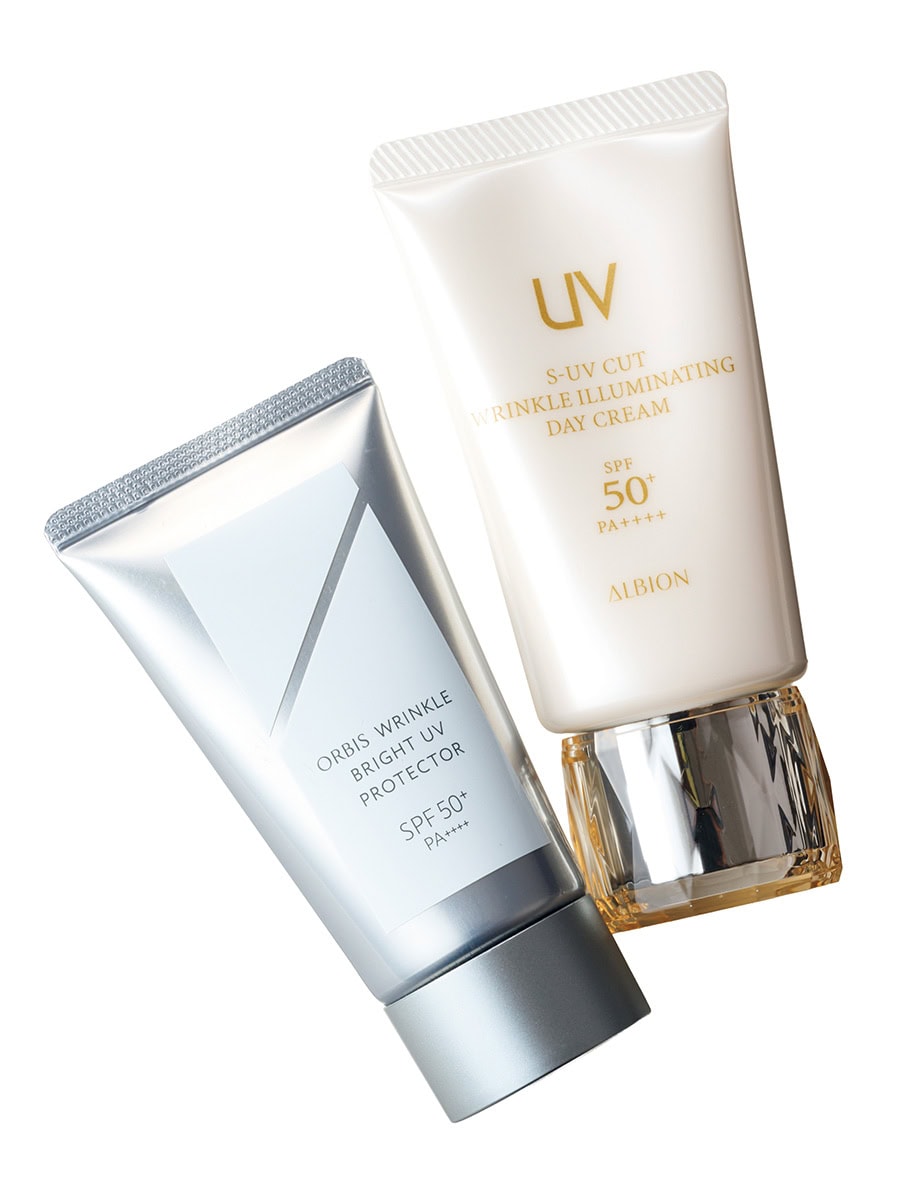 （右）シワ改善と高いUV効果を搭載。S-UVカット リンクル イルミネイティング デイクリーム［医薬部外品］SPF50+ PA++++ UV耐水性★ 50g ¥11,000／アルビオン　 （左）シワ改善と美白のダブルケアで、大人の肌を守り抜く。オルビス リンクル ブライト UV プロテクター N［医薬部外品］SPF50+ PA++++ 50g ¥3,850／オルビス