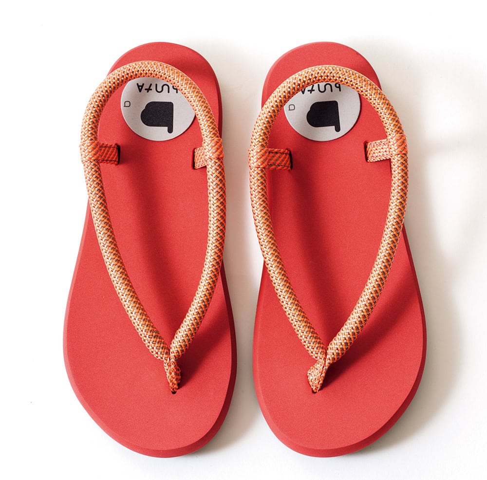 トングサンダル（Waraji sandal）¥15,4 00／ブンタ（富士高圧プロダクツ）