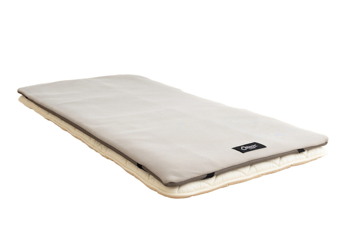 エアラスマットレストッパー(収納バッグ付き) シングルサイズ(約幅100×長さ200×厚さ4cm) ¥19,990/エムール