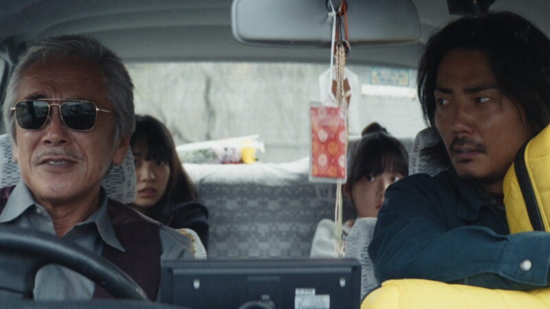 タクシー運転手役は寺島進。『見えない娘 THE INVISIBLES』©THE INVISIBLES Production Committee