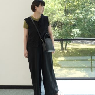 【愛媛スナップ】「ユニクロ」のオールインワンはベストで印象チェンジ！ 夏のレイヤード術
