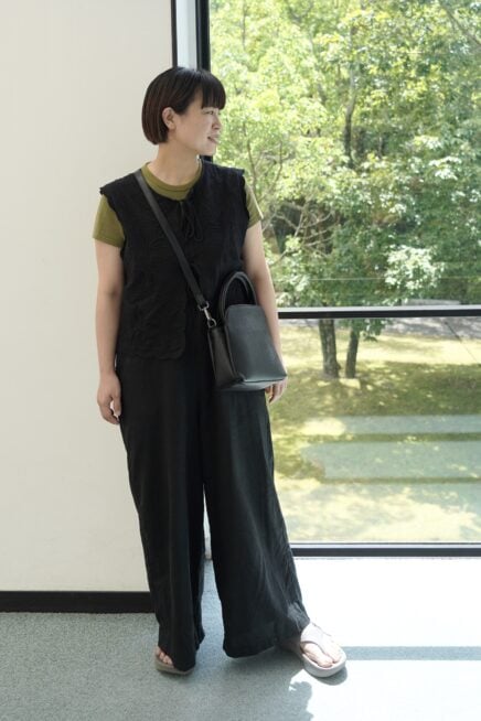 【愛媛スナップ】「ユニクロ」のオールインワンはベストで印象チェンジ！ 夏のレイヤード術