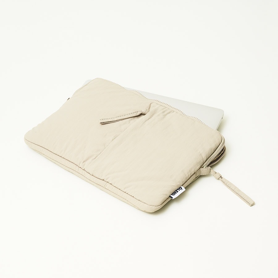 PADDED LAPTOP SLEEVE Olive ￥11,550 ／オレンド（チェルシー）