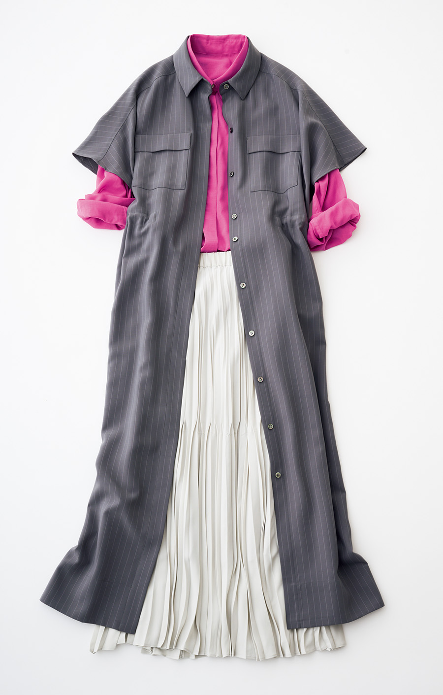 ロングシャツワンピース¥16,500、オーガニックコットンシアーシャツ¥14,300、プリーツスカート¥18,700/すべてソージュ(ソージュ オンラインストア)
