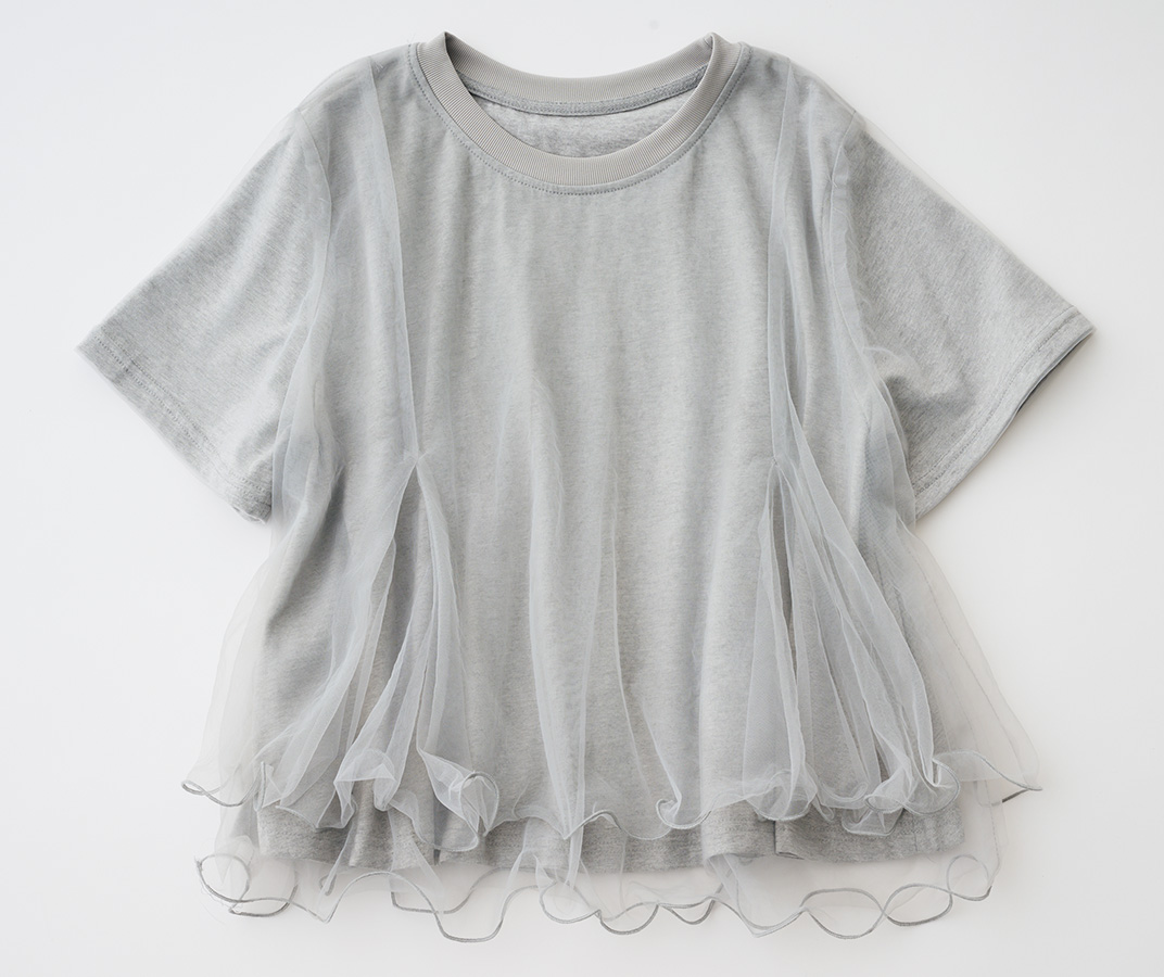 チュールレイヤードT ¥8,800/プラス オトハ