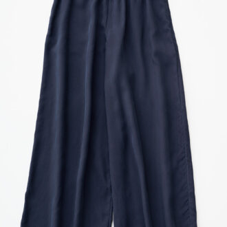 パンツ¥36,300／ フルーツオブ ライフ