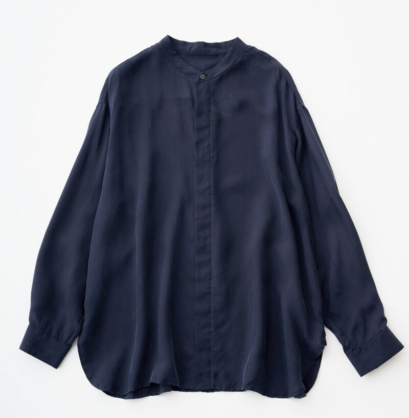 バンドカラーシャツ¥35,200／フルーツ オブ ライフ