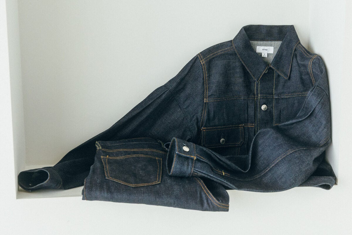バルーンスリーブデニムジャケット¥38,500、デニムパンツ¥38,500/ともにハイク(ボウルズ)