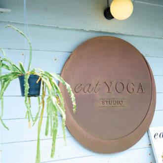 eat YOGA studio（イートヨガスタジオ） 神奈川県三浦郡葉山町堀内1100 https://eatyoga.theshop.jp/ 築150年の古民家を改装したカフェでヴィーガンフードとドリンクを。愛犬ウエルカム!