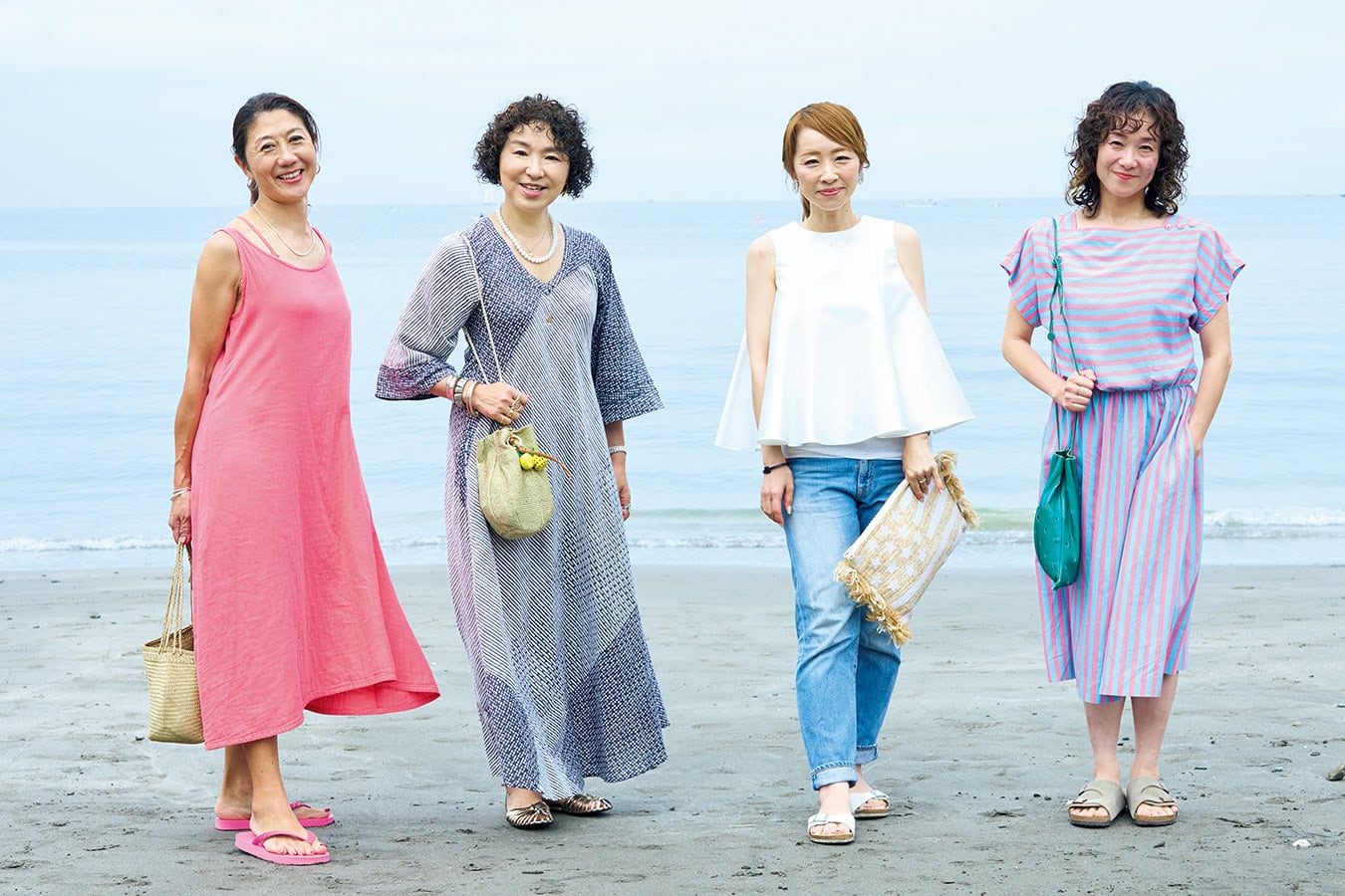 海辺でスナップ! 45歳~50歳の素敵な大人の着こなし拝見 湘南エリアでキャッチしたリゾートコーディネート