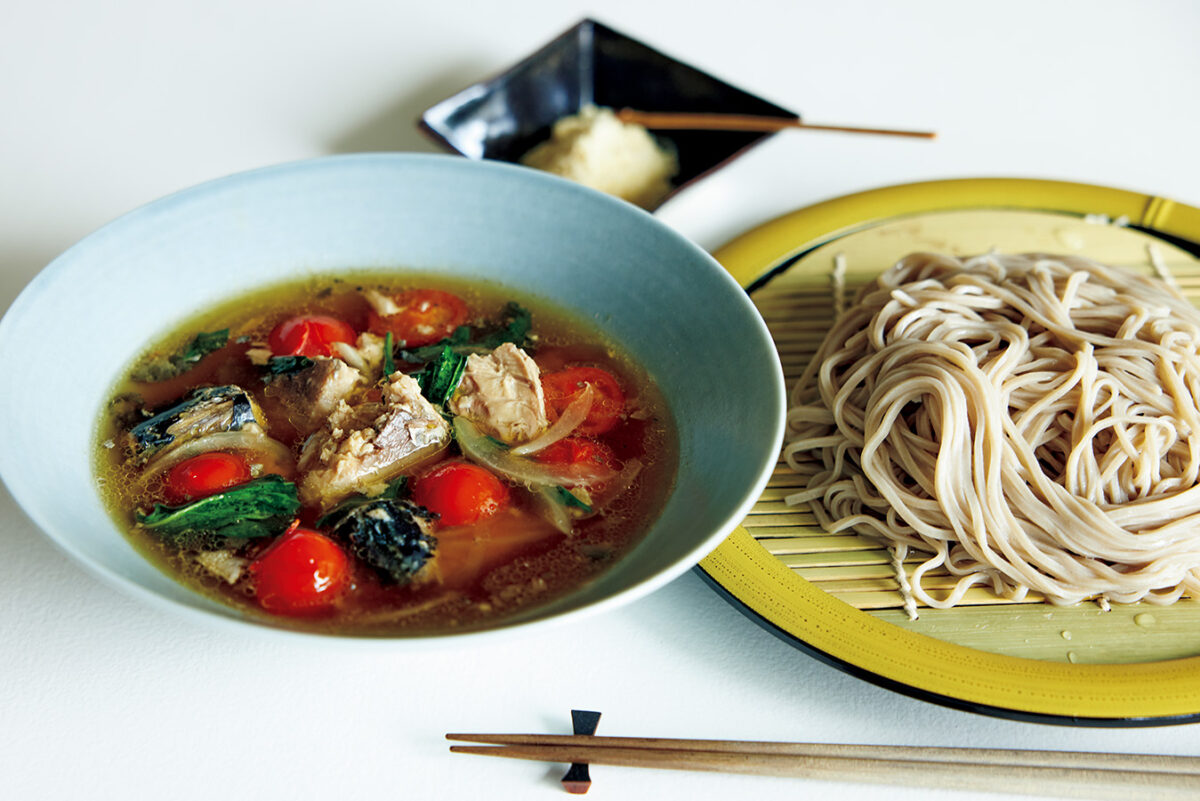 具だくさんで食べ応え抜群 サバ缶のイタリアンつけそば