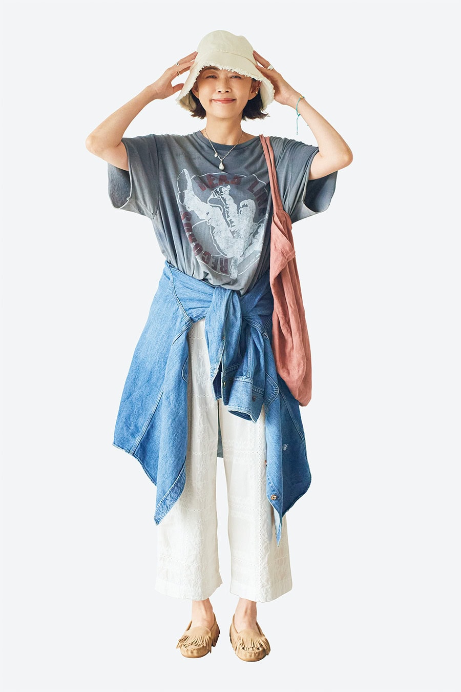 ロックTシャツで休日カジュアルを更新