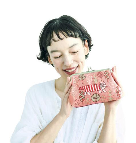 大人のおしゃれ手帖 2026年10月号 付録【LISA LARSON
豪華ジャカード織り がま口ポーチ
】 コロンと可愛いフォルムにキュン♡<br />
ジャカード織りで存在感も◎<br />
