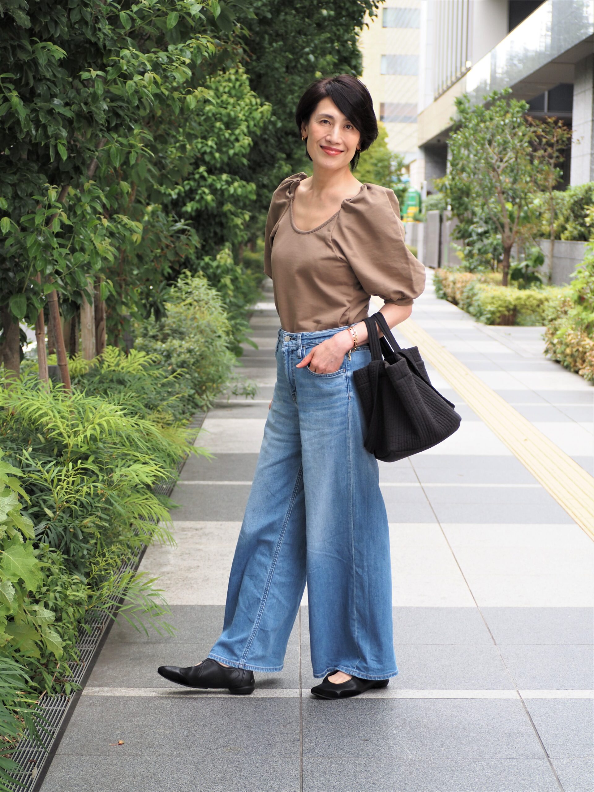 【1週間スナップ】50代のおしゃれさんは秋の始まりに何を着る? 今マネしたいパンツスタイル7選