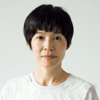 目の下やまぶたのたるみなど、年齢とともに変化する目もとの印象が気になる。