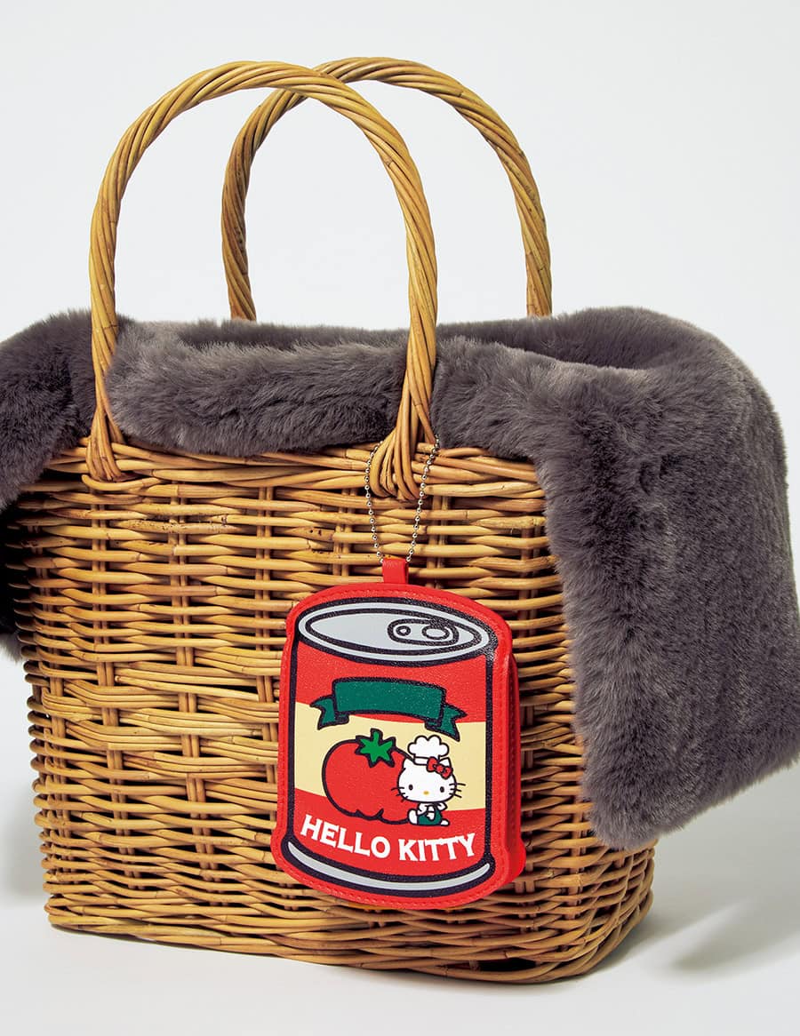 チャームのように手持ちのバッグに付けて持ち歩けば、荷物が増えたときのサブバッグやエコバッグに。