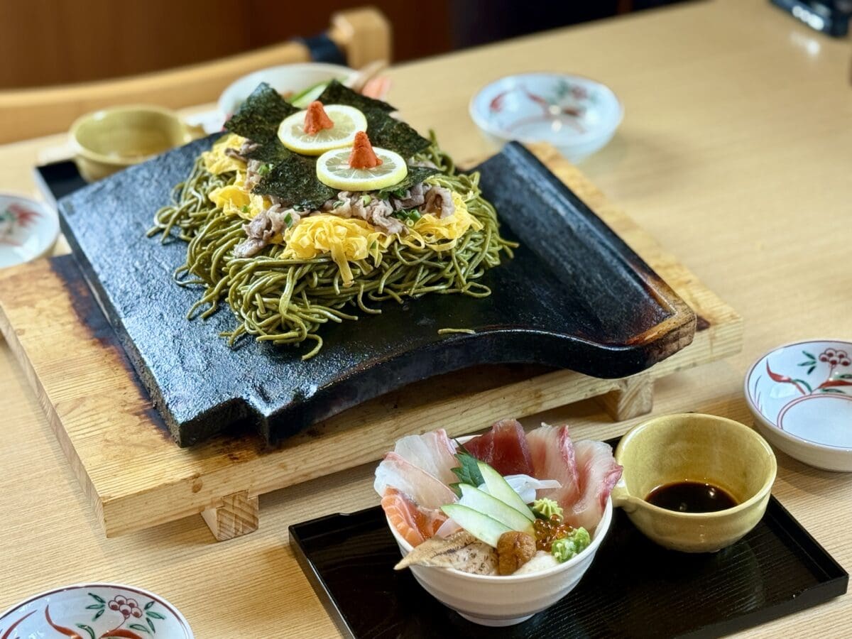 山口県下関市　瓦そばたかせ 角島岬店