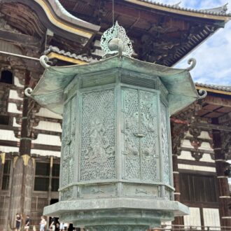 奈良　東大寺　大仏殿前　八角燈籠