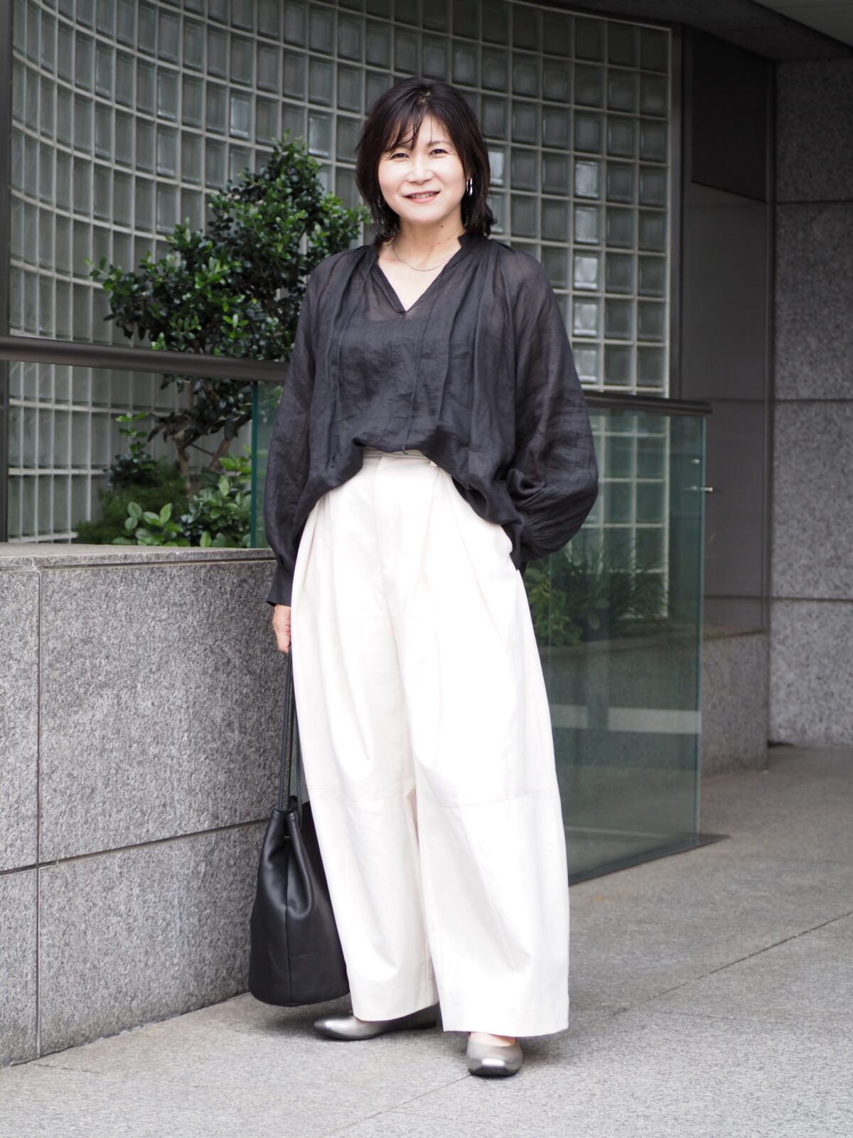 【1週間スナップ】50代のおしゃれさんは秋の始まりに何を着る? 今マネしたいパンツスタイル7選