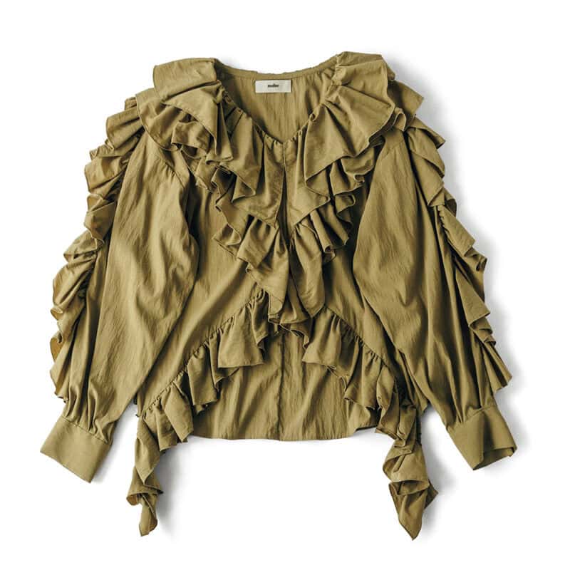 フリルブラウス¥36,300 ／ミュラーオブ ヨシオクボ