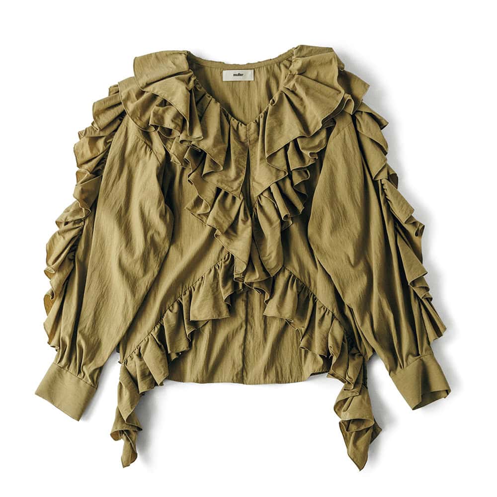 フリルブラウス¥36,300 /ミュラーオブ ヨシオクボ
