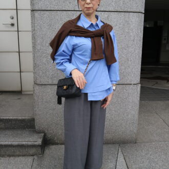 【スナップ】50代の「しまむら」高見え着こなし術！ 秋のブルー×ブラウン配色コーデも必見