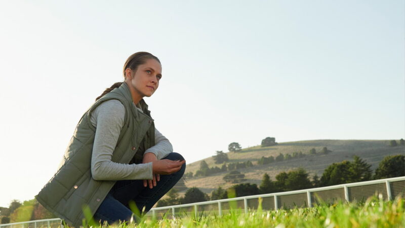 実在の騎手ミシェル・ペインを演じるのは、テリーサ・パーマー。『ライド・ライク・ア・ガール』© 2019 100 to 1 Films Pty Ltd