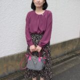 【スナップ】50代のカラー服はこうやって着こなす！ 難しい紫を大人上品に見せるコーデ術