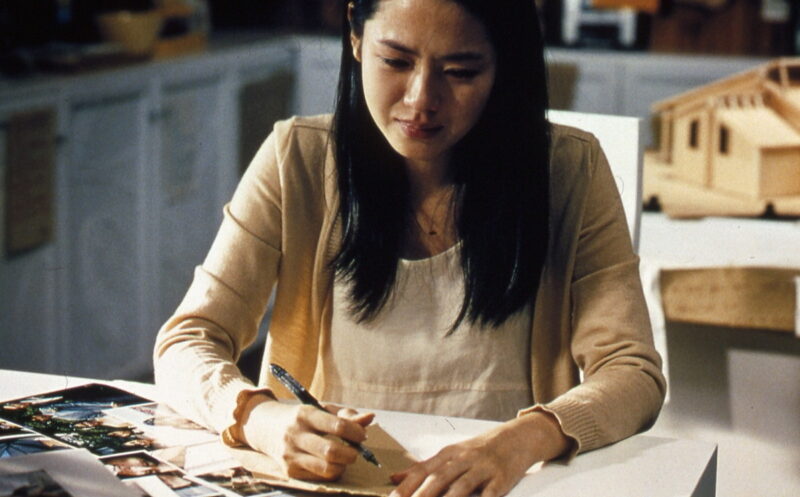 若き日のソン・イェジンがヒロインを演じた。『私の頭の中の消しゴム』© 2004 CJ Entertainment Inc. & Sidus Pictures Corporation. All rights reserved. Based on the television program“ Pure Soul” Created and produced by Yomiuri Television, JAPAN 2001
