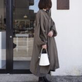 【愛媛スナップ】ワンピース好きのおしゃれを拝見！ ブラウントーンを楽しむ50代のレイヤードスタイル