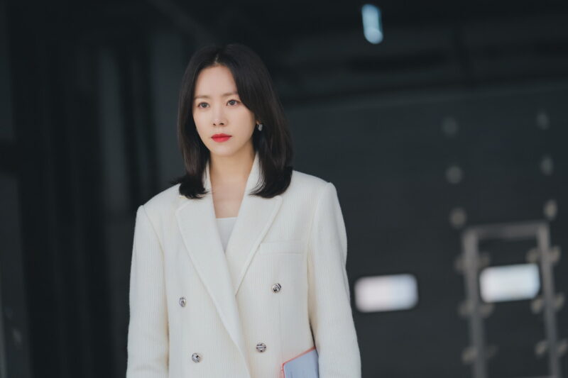 女性CEOを演じるハン・ジミン。『わたしの完璧な秘書』©SBS